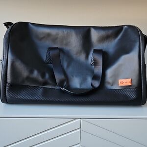 Stitch Golf Ultimate Garmet Bag